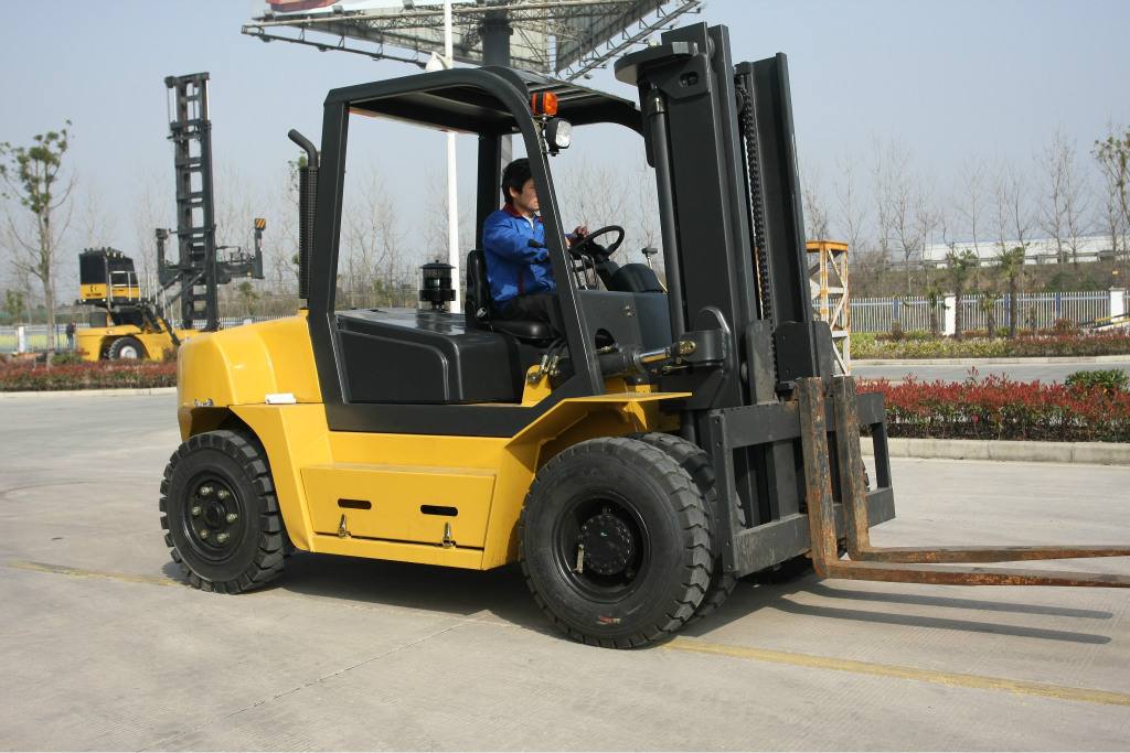 無(wú)錫設備搬運過(guò)程中叉車(chē)作業(yè)事故多發(fā)的原因有哪些？